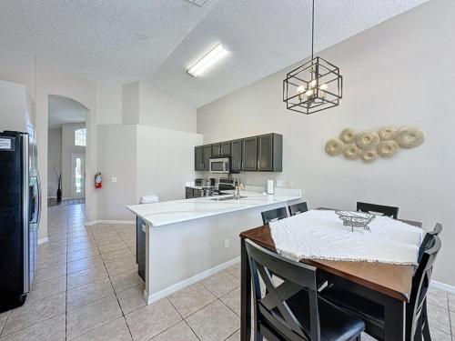 Five Star Home Private Pool & Jaccuzzi*Free Wi-Fi* - image 6