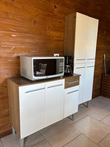 Chalé de 2 quartos, com estacionamento, a 5 min da praia!