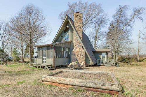 Boat Dock on Reelfoot Lake: Tiptonville Retreat