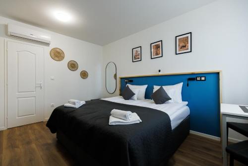 1 queen bed