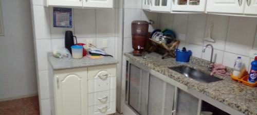 Kitchen, Apto familiar no Guaruja, proximo da Praia das Asturias near Churrascaria Yedo