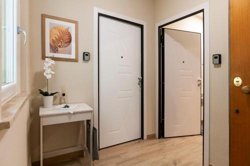 Elegant comfy three-rooms apartment in Eur with parking