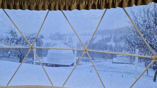 Apkārtne, SKY DOME in Lăschia