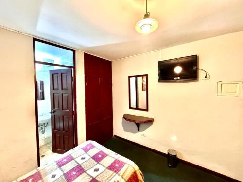 Standard Family Room image 2