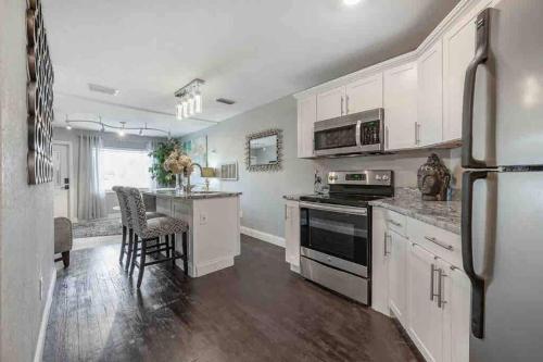 Chic pad in center of Seminole Heights-322