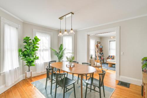 Bright and Pet-Friendly Home 2 Mi to Harvard Square in Watertown, USA