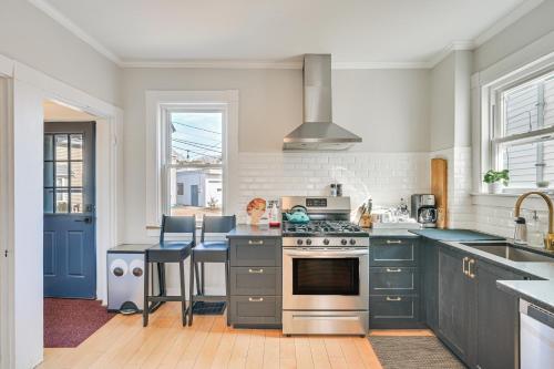 Bright and Pet-Friendly Home 2 Mi to Harvard Square in Watertown, USA