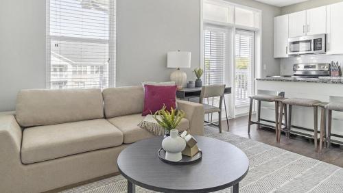 Landing Modern Apartment with Amazing Amenities ID1234X280 in Falconbridge