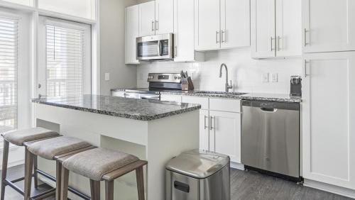 Landing Modern Apartment with Amazing Amenities ID1234X280 in Falconbridge