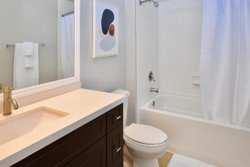 Landing - Modern Apartment with Amazing Amenities ID3022X65 in Plantation, USA