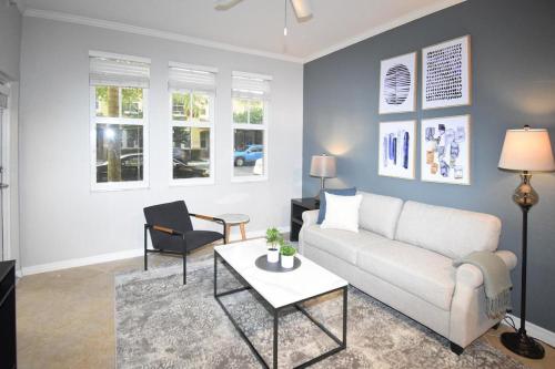 Landing - Modern Apartment with Amazing Amenities ID3022X65 in Plantation, USA