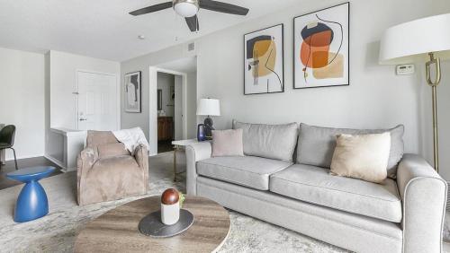 Landing Modern Apartment with Amazing Amenities ID1387X817 in Blue Ash, USA