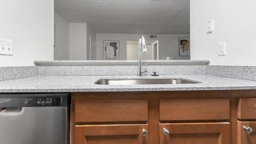 Landing Modern Apartment with Amazing Amenities ID1387X817 in Blue Ash, USA
