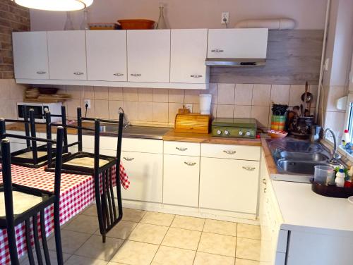 Gergely-Haz, a volt Peteri Dezsas Vendeghaz in Sajószentpéter