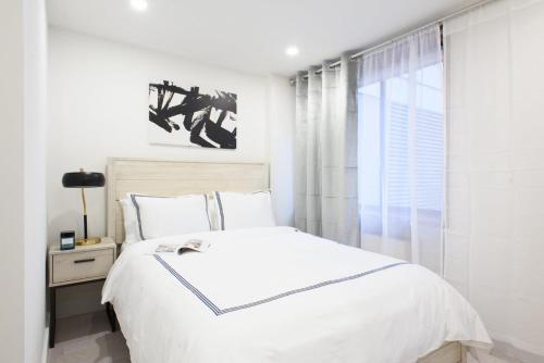75-3A 3Br Duplex Prime UES WD in unit Sleeps 6, New York (photo 6)