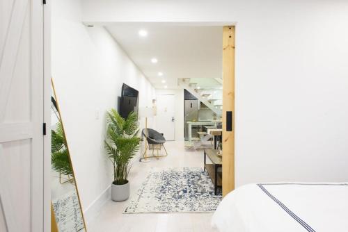 75-3A 3Br Duplex Prime UES WD in unit Sleeps 6, New York (photo 7)