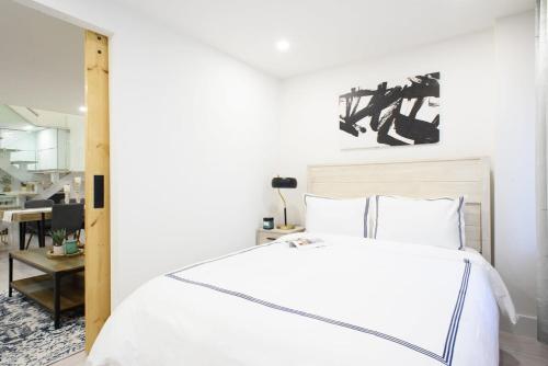 75-3A 3Br Duplex Prime UES WD in unit Sleeps 6 in New York, USA