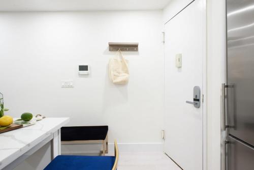 75-3A 3Br Duplex Prime UES WD in unit Sleeps 6, New York (photo 10)