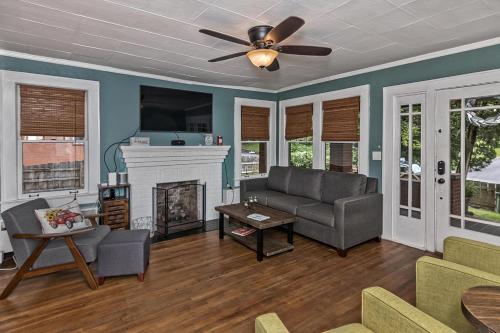 Charming historic home near downtown Hendersonville home in Hendersonville, USA
