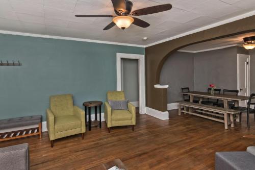 Charming historic home near downtown Hendersonville home in Hendersonville, USA