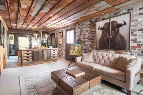 Fairytale: Hot Tub & Trout Stream & Petting Zoo? in Sugar Grove, Vereinigte Staaten von Amerika