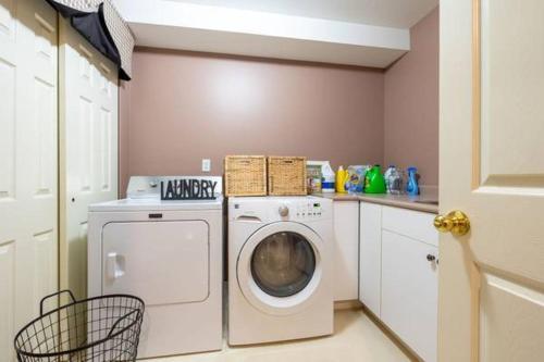 2 Bedroom Private Guest Suite on a hill in Abbotsford, Canada