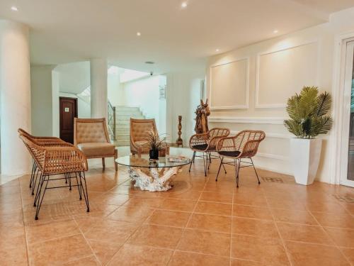 Palmar Del Sol Hotel in Quevedo