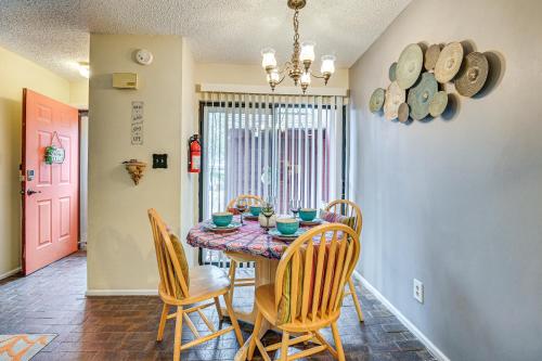 Bohemian Beach Retreat 2 Blocks to Ocean! - image 3
