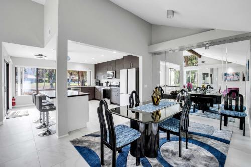 Sleek Modern Oasis - A Ryson Property in Palm Springs, USA