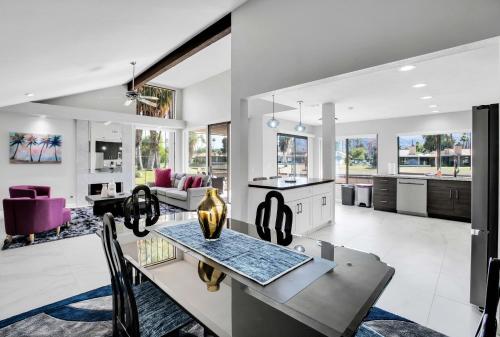 Sleek Modern Oasis - A Ryson Property in Palm Springs, USA