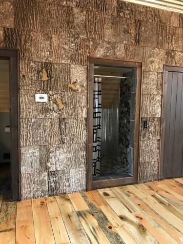 Petting Zoo! Hot Tub, 15 acres, stream & Romance! in Sugar Grove, USA