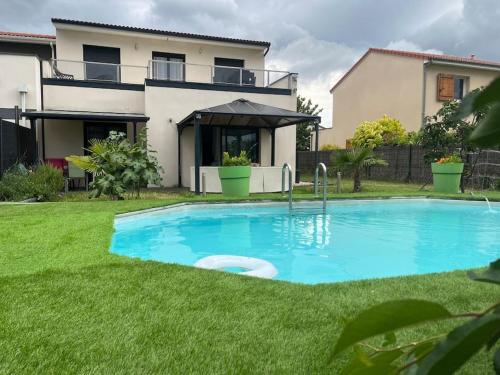 Maison entière gîte à louer Châteaugay