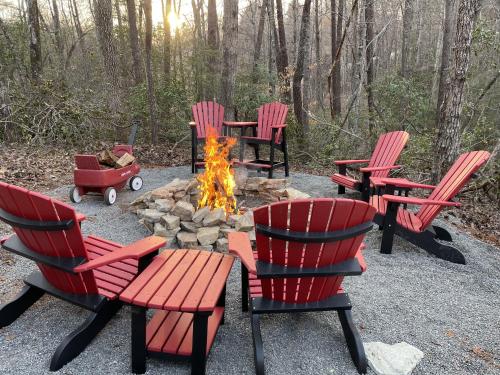 Luxury and Comfort in Lake Lure-Hot Tub-Fire pit cabin in Lake Lure, Vereinigte Staaten von Amerika