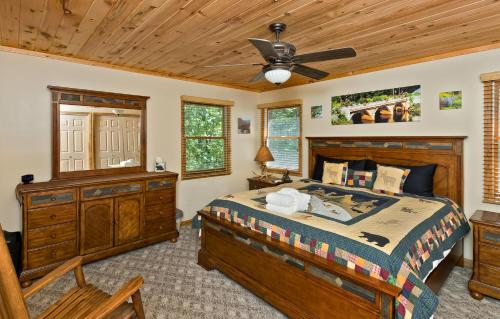 Luxury and Comfort in Lake Lure-Hot Tub-Fire pit cabin in Lake Lure, USA