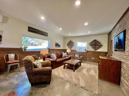 Comfortable home near wineries and hiking farmhouse