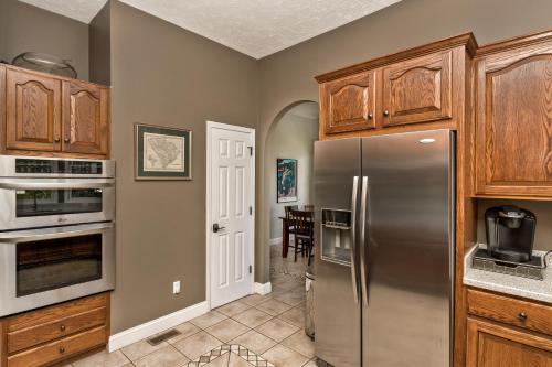 Grand Mountain Getaway near Dupont-Hendersonville, NC home in Hendersonville, USA