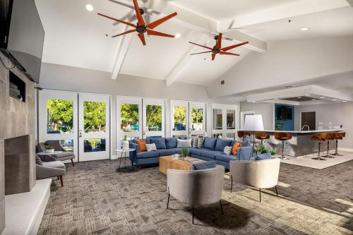 Oceanside Beach style King & 2 queen beds in Oceanside, USA