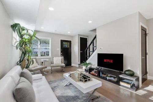 ALX Getaway Near Old Town & METRO rail station in Alexandria, USA