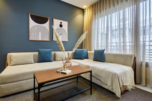 Charming 1 Bed Casablanca Retreat With Free Parking - image 5