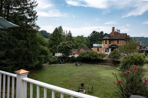 Elk River Hotel & Cafe in Sutton, USA