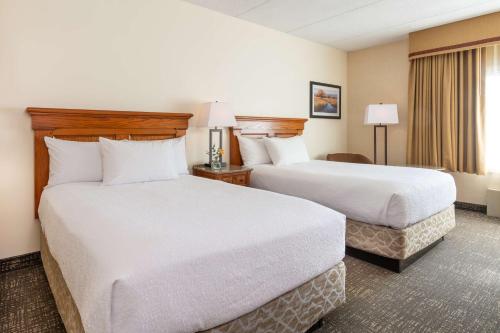 2 double beds