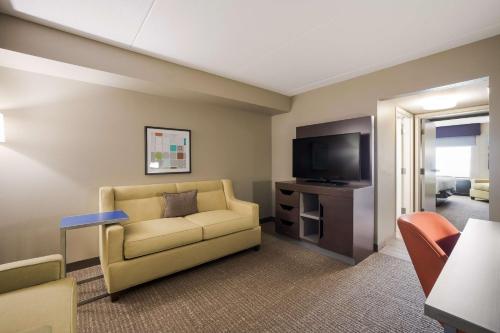 Hampton Inn McHenry - image 6