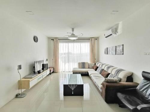 EcoPark Condo, 5mins to airport, malls & eatery