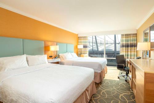 2 queen beds