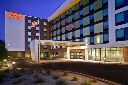 Hampton Inn By Hilton & Suites Las Vegas Convention Center