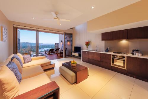 Terrace One-Bedroom Apartment  image 9