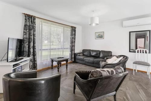 6 Simpson Rd Encounter Bay - No Linen Included, Encounter Bay