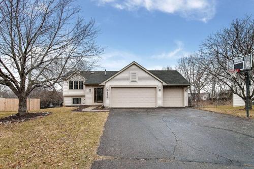 Maple Haven: Extended Stay in Maple Grove, USA