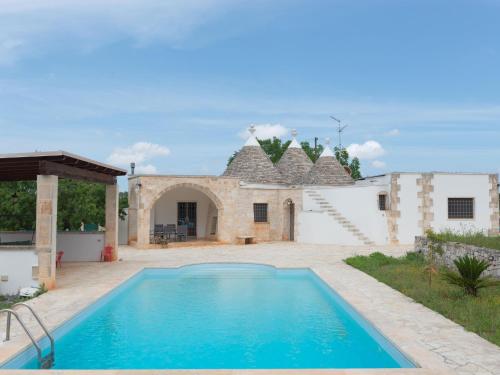 Trullo Terra di mezzo with pool, Martina Franca