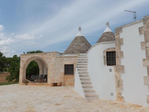 Trullo Terra di mezzo with pool, Martina Franca